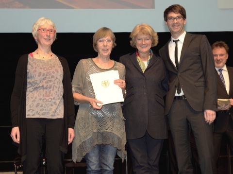 Kulturstaatsministerin Prof. Monika Grütters mit Elke Rickert, Ruth Rogée und Kevin Beck vom Scala Programmkino in Lüneburg
