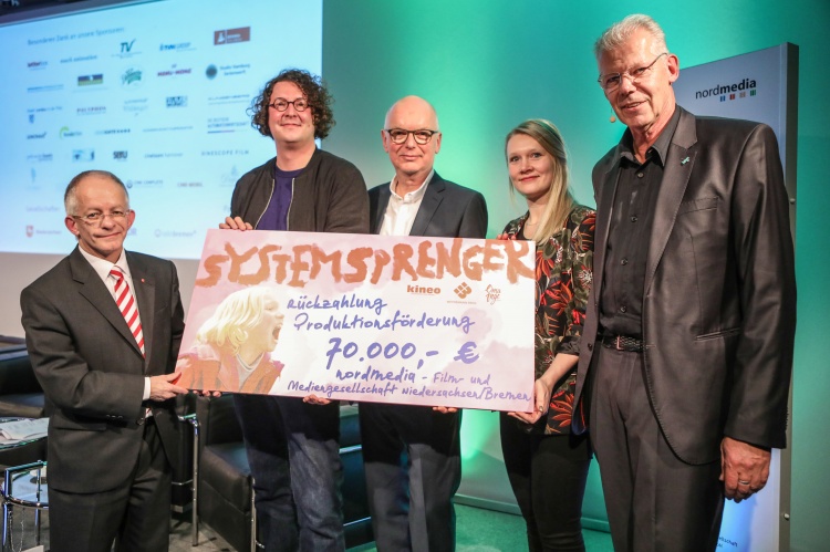 Der Systemsprenger-Scheck is back (v.l.): Dr. Jörg Mielke, Jonas Weydemann, Thomas Schäffer, Frauke Kolbmüller, Jochen Coldewey