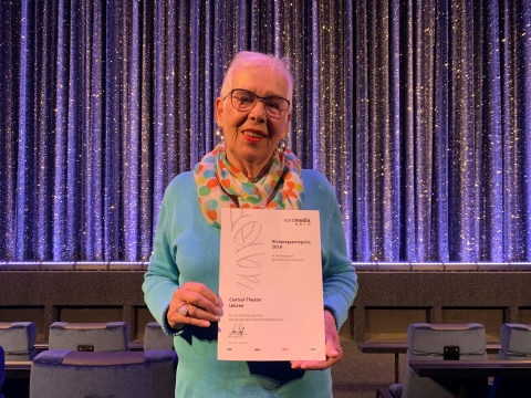 Central-Theater, Uelzen: Renate Böhm mit dem nordmedia-Kinoprogrammpreis © Nikita Istomin