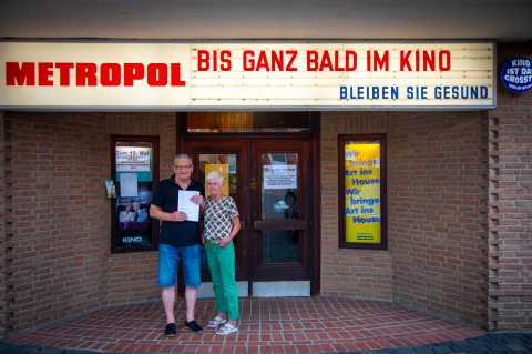 Metropol-Theater, Rinteln/Steinbergen: Fritz und Monika Rubba mit dem nordmedia-Kinoprogrammpreis © Metropol-Theater