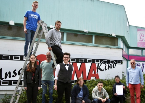 Cinema, Salzgitter-Bad: das Kinoteam inklusive Ursula Liebscher (mit dem nordmedia-Kinoprogrammpreis) und Claus Griesbach (rechts) © Bürgerkino CINEMA Salzgitter-Bad