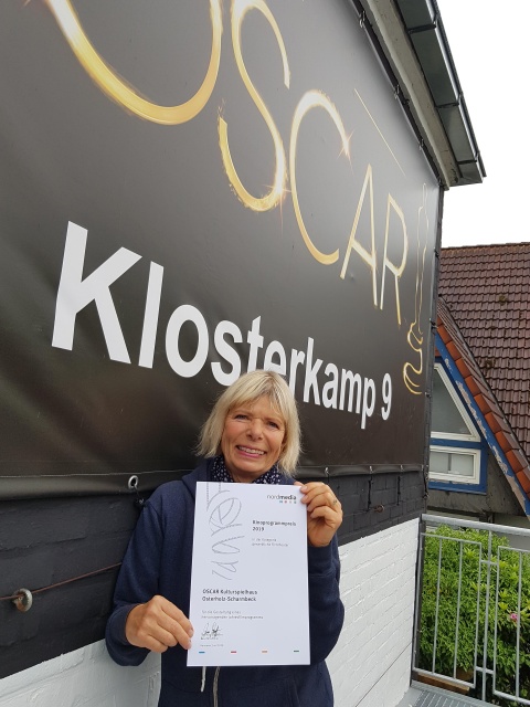 OSCAR Kulturspielhaus, Osterholz-Scharmbeck: Ute Schrick mit dem nordmedia-Kinoprogrammpreis © FTB Wolfgang Schrick