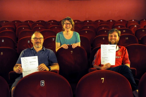 Hochhaus-Lichtspiele, Hannover/Kino am Raschplatz, Hannover (v.l.): Marcus Gorny, Sybille Mollzahn und Johannes Sperber mit dem nordmedia-Kinoprogrammpreis © Vereinigte Filmtheater Betriebe GmbH