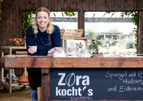 ZORA KOCHT´S EINFACH