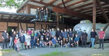 Gruppenfoto im niedersächsichen Groß Thondorf:  ein Teil des Filmteams während der Dreharbeiten von WAR SAILOR © Rohfilm Factory