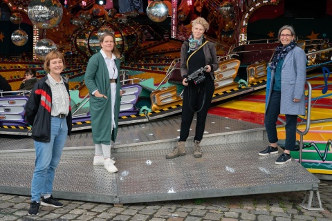 Setbesuch auf der Sommerwiese in Bremen (v.l.): Carmen Wetzel (nordmedia), Produzentin Jamila Wenske, Regisseurin Birgit Möller und Petra Schleuning (nordmedia) © Sami Kuokkanen