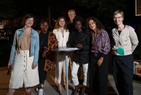 Ivie wie Ivie (v.l.): Milena Klemke, Dela Dabulamanzi, Isabell Polak, Jochen Coldewey, Lorna Ishema, Sarah Blaßkiewitz und Stefanie Sembill © Yorck Maecke