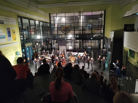 Kammerensemble im Foyer des Klimahauses Bremerhaven. ©nordmedia.