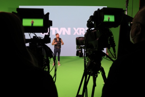Julian Rössig präsentiert das neue XR+ Studio von TVN © nordmedia