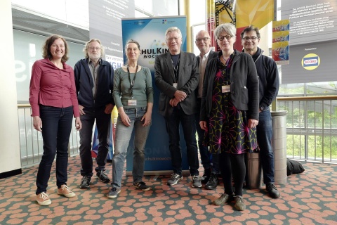 Eröffnung in Emden (v. l. ): Gabriele Blome (Vision Kino), Jörg Witte, Dorothee Maack (SchulKinoWochen), Rolf Eckard (Int. Filmfest Emden-Norderney), Thomas Schäffer (nordmedia), Katja Martin und Stefan Lange (SchulKinoWochen)  © Kerstin Hehmann