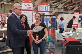 Besuch am Stand: Dr. Bernd Althusmann (Niedersächsischer Minister für Wirtschaft, Arbeit, Verkehr und Digitalisierung)