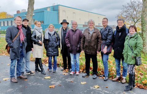 Die Drehort-Initiative Göttingen vor dem Gebäude des ehemaligen Filmatelier Göttingen © Stephan Beuermann