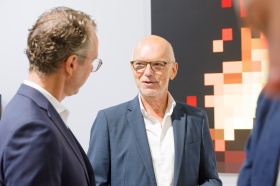 Thomas Schäffer (r.) und Dr. Berend Lindner (l.) während der gemeinsamen, offiziellen Eröffnung des Niedersachen Standes (© nordmedia, Fotograf: Dirk Baumbach)