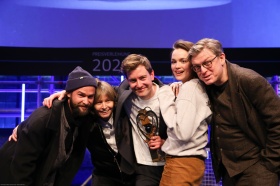 Das LETZTER ABEND-Team bei der Preisverleihung (Foto: © Filmfestival MOP – Kullmann)