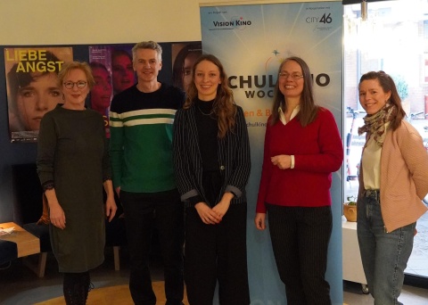 Eröffnung der SchulKinoWoche in Bremen (v.l.):  Renate Raschen (Referat 20), Matthias Wallraven (CITY 46), Amelie Hartung (VISION KINO), Sascha Aulepp (Senatorin für Kinder und Bildung) und Jasmin Schulz (brema) © SchulKinoWoche Bremen