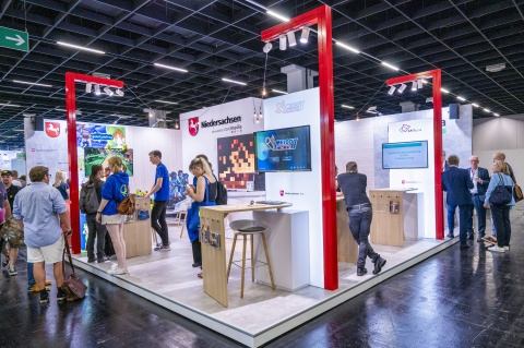 Der Niedersachsen-Stand in der business Area auf der gamescom 2023 (Foto: © ZWEILUX Agentur für Fotografie)