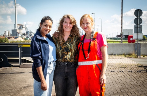 Drehstart für FESTMACHEN in Bremen (v.l.): Salka Weber (Rolle Malika), Hilke Rönnfeldt (Regie), und Nina Petri (Rolle Magga) © Claudia Konerding