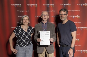 nordmedia Kinoprogrammpreis 2024 im CITY 46/ Kommunalkino Bremen: Kino Lumière Göttingen  (v.l. Petra Schleuning, Helge Schweckendiek, Robert Thalheim)