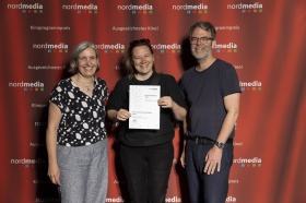 nordmedia Kinoprogrammpreis 2024 im CITY 46/ Kommunalkino Bremen: Kino im Kulturverein Platenlaase (v.l. Petra Schleuning, Martje Schreier, Robert Thalheim)