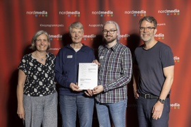 nordmedia Kinoprogrammpreis 2024 im CITY 46/ Kommunalkino Bremen: Mobiles Kino Niedersachsen Oldenburg (v.l. Petra Schleuning, Ulrike Meinert, Björn Kück, Robert Thalheim)