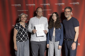 nordmedia Kinoprogrammpreis 2024 im CITY 46/ Kommunalkino Bremen: Neue Schauburg Burgdorf (v.l. Petra Schleuning, Christian Lindemann, Maya Shirin Lindemann, Robert Thalheim)