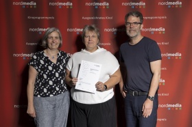 nordmedia Kinoprogrammpreis 2024 im CITY 46/ Kommunalkino Bremen: Filmhof Hoya (v.l. Petra Schleuning, Elke Brümmer, Robert Thalheim)