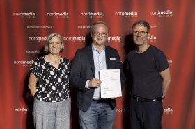 nordmedia Kinoprogrammpreis 2024 im CITY 46/ Kommunalkino Bremen: Phoenix-Kurlichtspiele Bad Nenndorf (v.l. Petra Schleuning, Benjamin Lotz, Robert Thalheim)