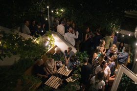 Networking im Hof des Club 27