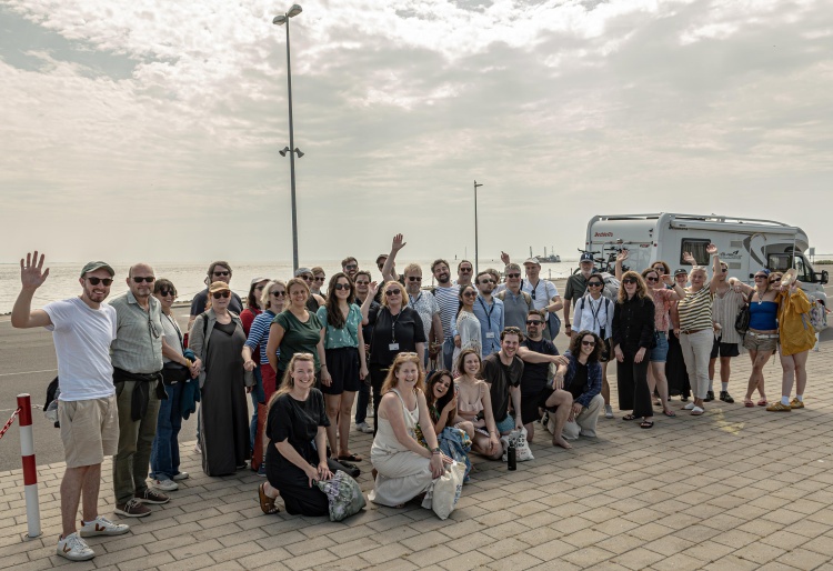 Gute Stimmung und reger Austausch bei den Teilnehmenden der Norderney-Tour am 14. Juni 2025 © Henrieke Kusce