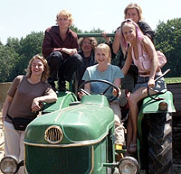 Das Team mit Darstellerinnen