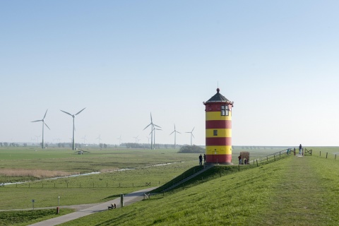 Pilsumer Leuchtturm in Ostfriesland © Roland T. Frank - stock.adobe.com