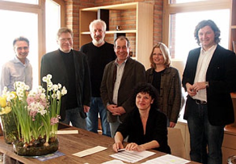 Jens Brune, Rolf Eckard, Herbert Visser, Eike Besuden, Hilde van Mieghem (sitzend), Silke Santjer, Wilhelm Loth (v.l.)