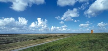 Deichlandschaft am Pilsumer Leuchtturm © Detmar Schmoll