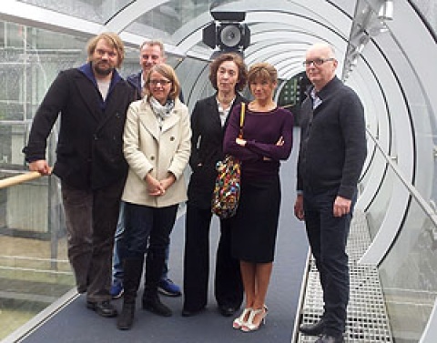 Am Set in der Nord LB: Charly Hübner, Ralf Günther, Sabine Holtgreve, Hermine Huntgeburth, Anke Engelke und Thomas Schäffer (v.l.)