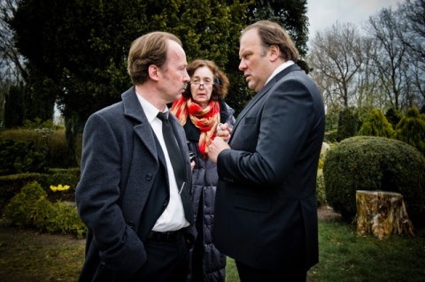 Ulrich Noethen und Waldemar Kobus auf dem Friedhof Campe