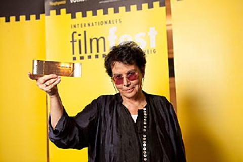 Produzentin Lola Salvador vom Gewinnerfilm WHAT A BEARS FOR?