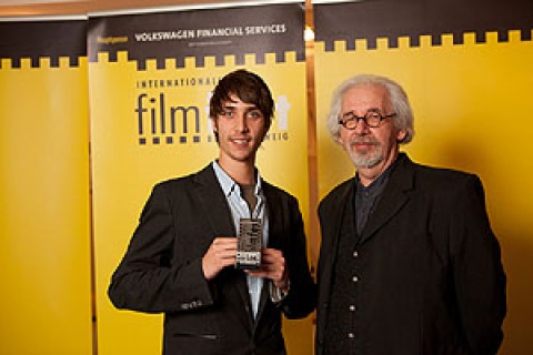 LEO-Gewinner Lennert Busch und LEO-Jurymitglied Uwe Golz (v.l.)
