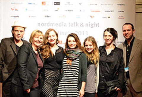 das Team von LOLLIPOP MONSTER beim nordmedia-Empfang auf der Berlinale 2011 mit Hannes Hubach (li.) und Jella Haase (3. v.r.); Foto: Jörg Lorenz