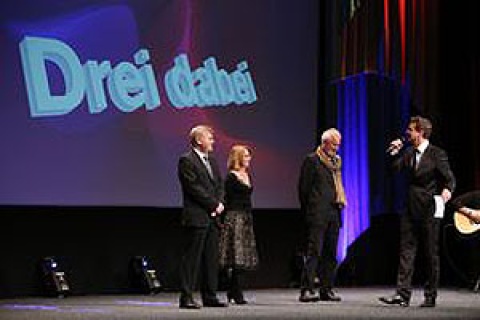 Preisverleihungsgala: Herbert Visser, Silke Santjer und Rolf Eckard mit Überraschungsgast Thomas Heinze.