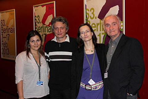 das Team von PUPPENSCHAU (v.l.): Schahla Pemp (Producer), Jörn Gross (Soundeditor), Jeannette Giza (Editor), Paul Stutenbäumer (Regie)