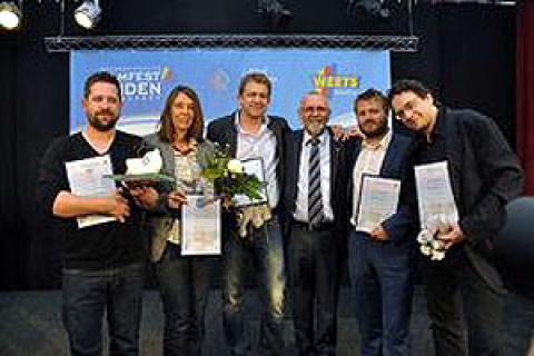die Drehbuchpreisträger Mark Monheim, Claudia Schaefer, Martin Rehbock, Max Zähle und Oliver Keidel mit dem Preissponsor Jakob Weets (3. v.r.)