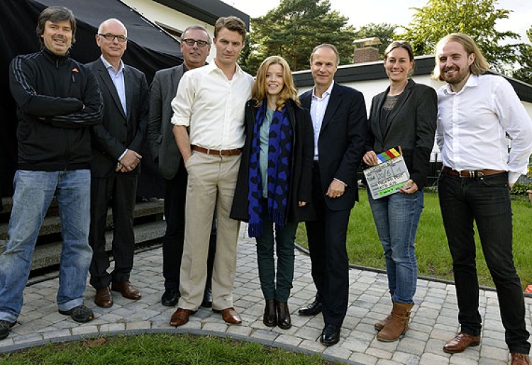 V. l.: Friedemann Fromm, Thomas Schäffer, Christian Granderath (NDR), Friedrich Mücke, Karoline Schuch, Michael Lehmann (Studio Hamburg), Kathrin Gey und Cornel Schäfer (Amalia Film)