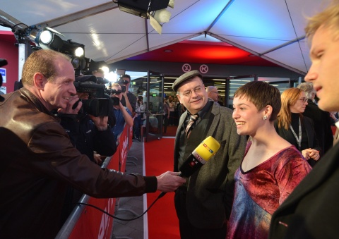 VON JETZT AN KEIN ZURÜCK-Team bei der Eröffnung: Christian Frosch, Viktoria Schulz und Anton Spieker (v.l.)