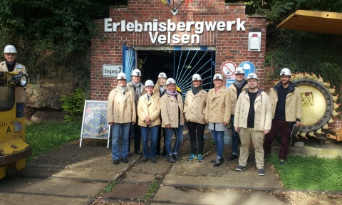 Gruppenfoto vor dem Erlebnisbergwerk Velsen