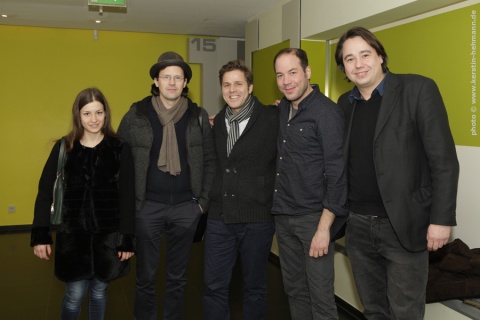 Team und Gäste bei WARUM HAST DU KEIN TAXI GENOMMEN.: Sophia Schubert (Schauspielerin), Florian Eichinger (Regisseur u.a. NORDSTRAND); Team: Marcel Noll (Filmkomponist), Andé Feldhaus (Filmkomponist) und Mike Beilfuß (Produzent, Kinescope Film)