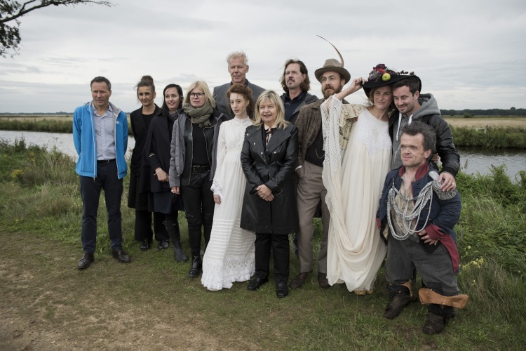 v.l.: Christoph Friedel (Produzent, Pandora Film), Annette Strelow (Redaktion, Radio Bremen), Carolin Haasis (Redaktion, Degeto), Ingelore König (Produzentin, Kinderfilm), Jochen Coldewey (nordmedia), Roxane Duran (Rolle “Clara Rilke-Westhoff"), Barbara Buhl (Redaktion, WDR), Stefan Kolditz (Autor), Albrecht Abraham Schuch (Rolle “Otto Modersohn”), Carla Juri (Rolle “Paula Modersohn-Becker”), Christian Schwochow (Regisseur) und Manni Laudenbach (Rolle „Bredow“).