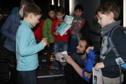 Rolf van Eijk unter Kindern