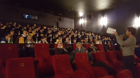 SchulKino im Cine Center Cloppenburg mit Referent Johannes Wilts (rechts)