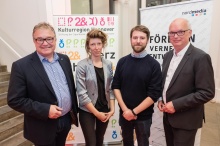 v.l.n.r.: Regionspräsident Hauke Jagau, die beiden cast&cut-Stipendiaten Hannah Dörr und Michael Binz und nordmedia Geschäftsführer Thomas Schäffer
