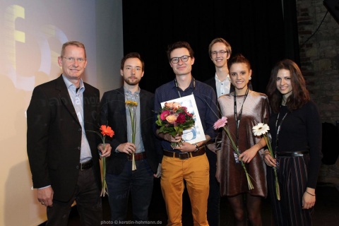 Kurzfilmpreis FFOS (v.l.):  Stefan Kobilke (Studentenwerk Osnabrück, Mitte), Markus Ott und  Mitglieder der Jury